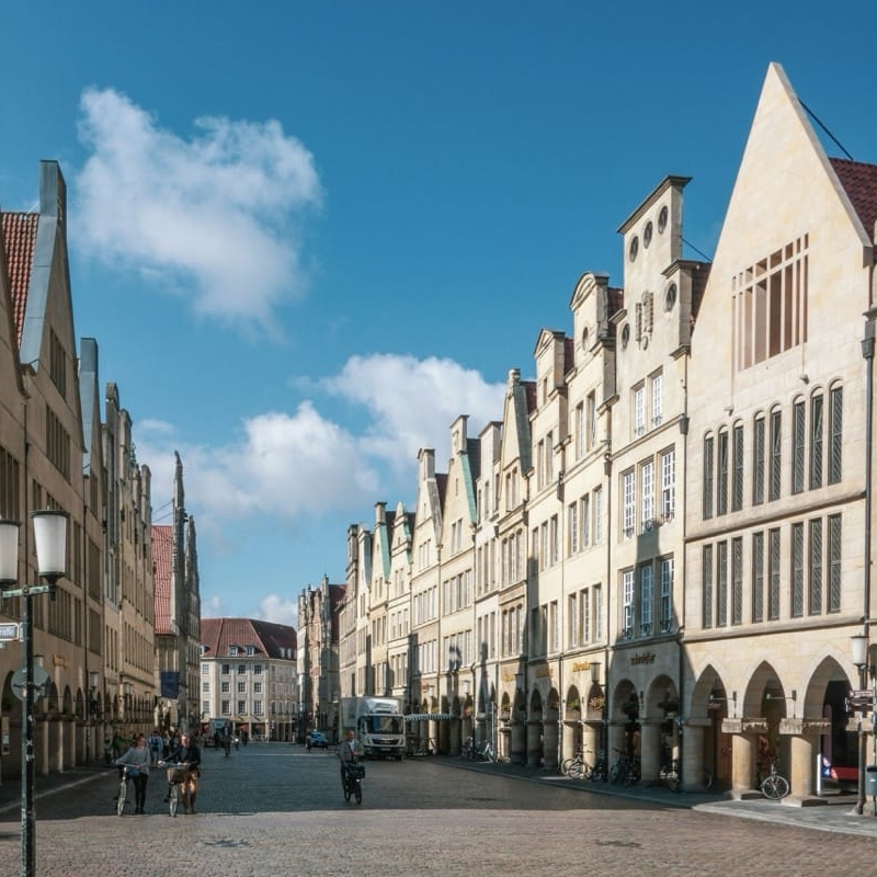 Groß (snap-wander-qEHZOgTaTFs-unsplash)